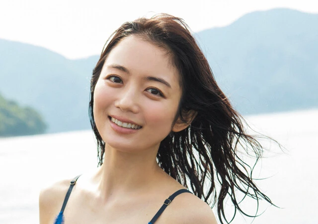 約4年ぶりの前回グラビアが大好評! 森田涼花(もりた・すずか)が変わらぬはかなさを放ち続ける理由とは?